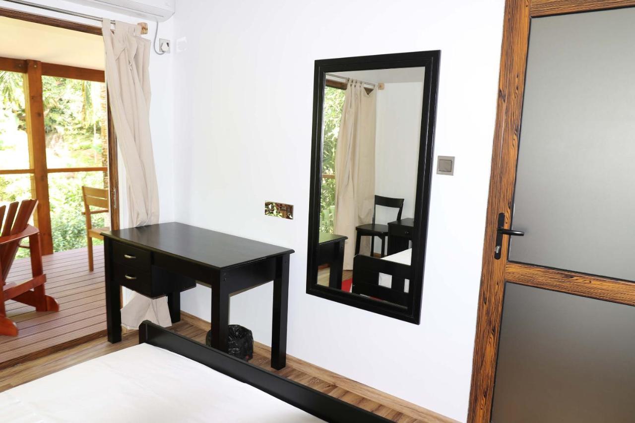 Cashew Nut Grove Chalets Port Glaud Exterior foto